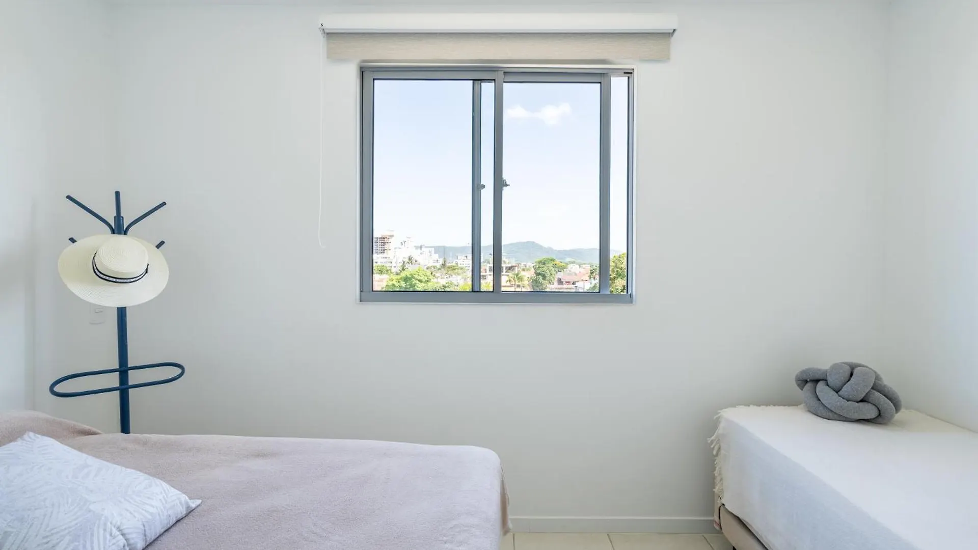 Aptos A 150M Da Praia, Dois Quartos, Sala De Estar, Cozinha Completa, Sacada Com Churrasqueira, Wi-Fi, Piscina, Portaria 24H, Playground E Quadra De Esportes Piçarras アパート