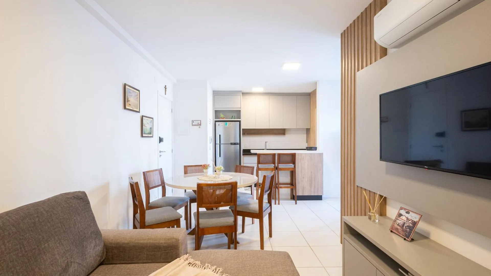 Aptos A 150M Da Praia, Dois Quartos, Sala De Estar, Cozinha Completa, Sacada Com Churrasqueira, Wi-Fi, Piscina, Portaria 24H, Playground E Quadra De Esportes Piçarras ブラジル