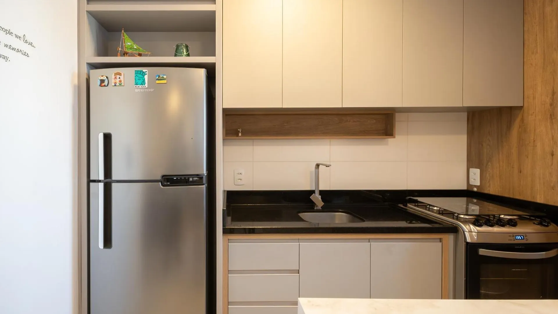 Aptos A 150M Da Praia, Dois Quartos, Sala De Estar, Cozinha Completa, Sacada Com Churrasqueira, Wi-Fi, Piscina, Portaria 24H, Playground E Quadra De Esportes Piçarras アパート